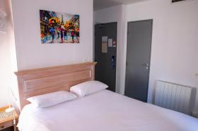 Brit Hotel Aux Sacres Reims, Centre Historique - photo 19